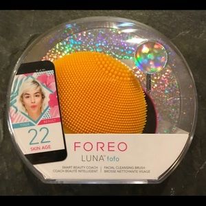 SOLD. Foreo Luna facial cleansing brush